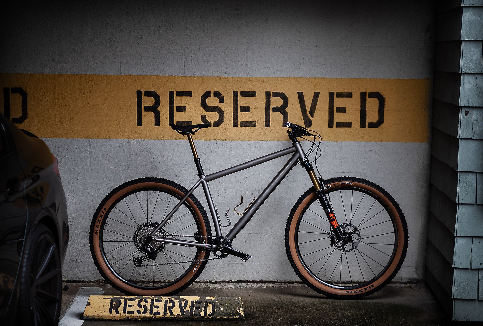 semi mountainbike Semi-Custom Mosaic MT-2 Hardtail Mountain Bike